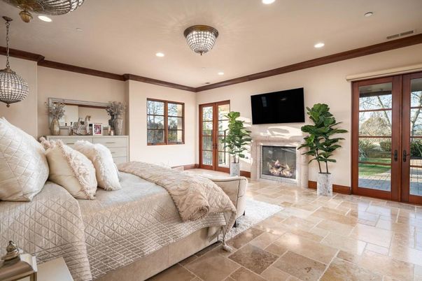 Bedroom, Fireplace, Interior, Pendant Lights, Recessed Lighting