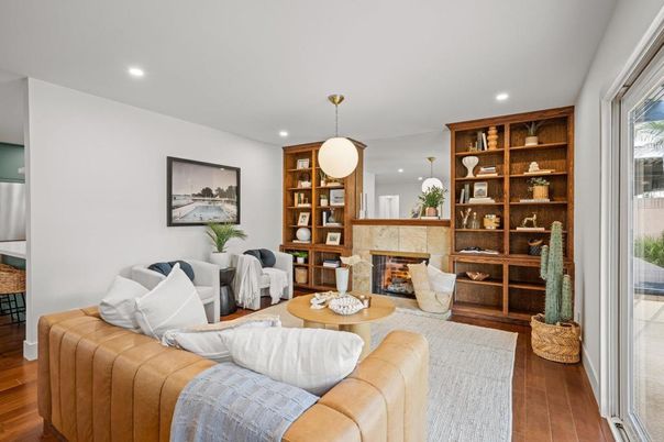 Fireplace, Interior, Living room, Pendant Lights, Recessed Lighting, Wood Texture Flooring