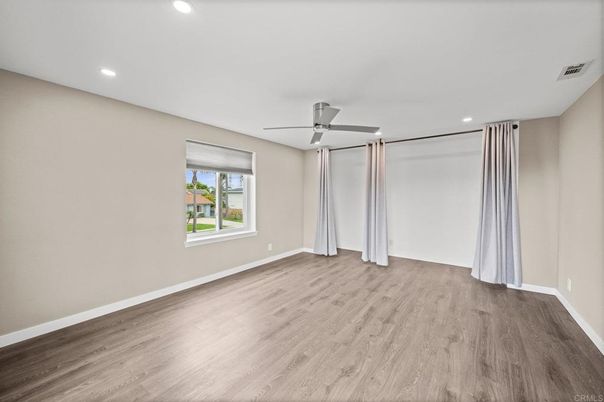 Empty room, Interior, Recessed Lighting, Wood Texture Flooring
