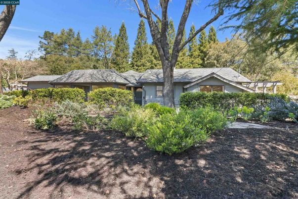 Backyard, Exterior, Facade, Ranch