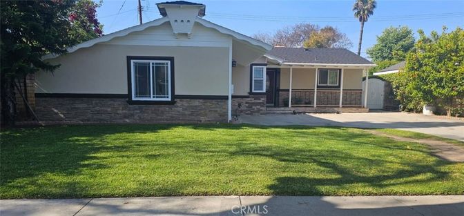 Backyard, Exterior, Facade, Ranch