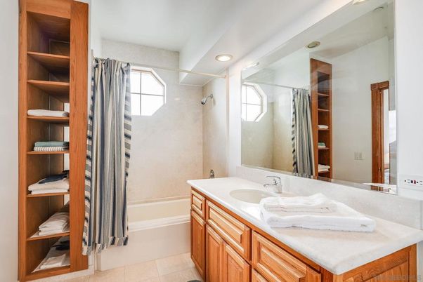 Bathroom, Interior, Recessed Lighting