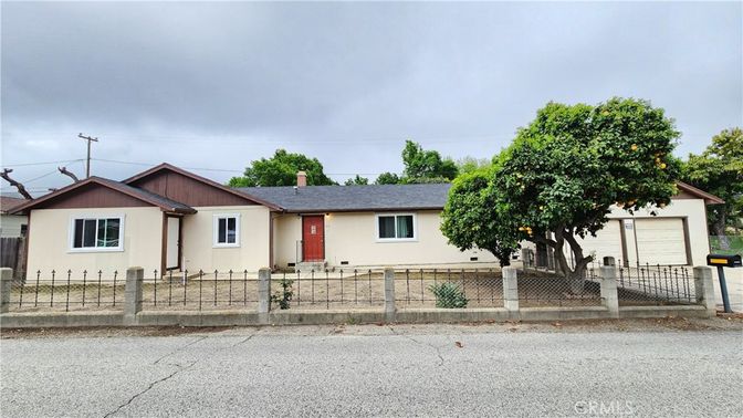 Attached, Exterior, Facade, Ranch