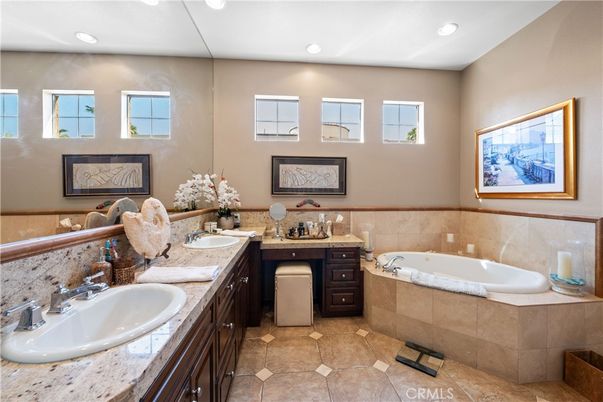 Bathroom, Dual Sink Vanities, Interior, Recessed Lighting