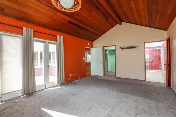 Empty room, Interior, Wooden Ceilings