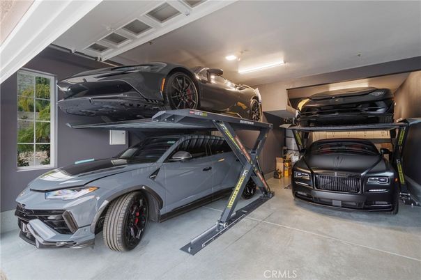 Garage, Interior