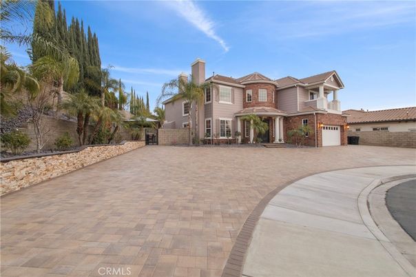 Attached, Exterior, Facade, Mediterranean