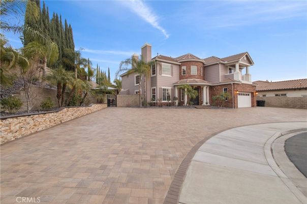 Attached, Exterior, Facade, Mediterranean