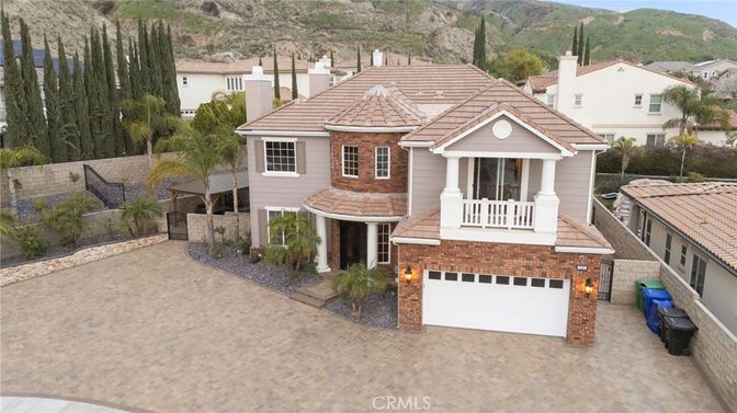 Attached, Exterior, Facade, Mediterranean