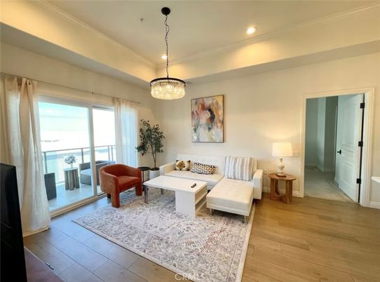 Interior, Living room, Pendant Lights, Recessed Lighting, Wood Texture Flooring