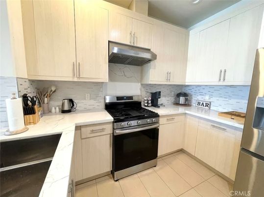 Interior, Kitchen, Stainless Steel Appliances, Water