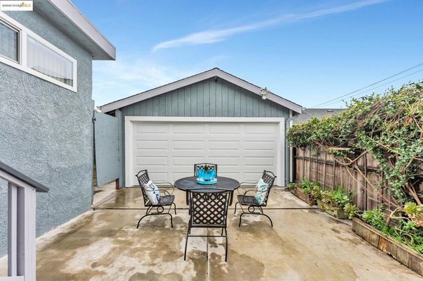 Detached Garage, Exterior