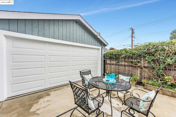 Detached Garage, Exterior