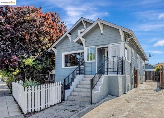 Exterior, Facade, American Craftsman