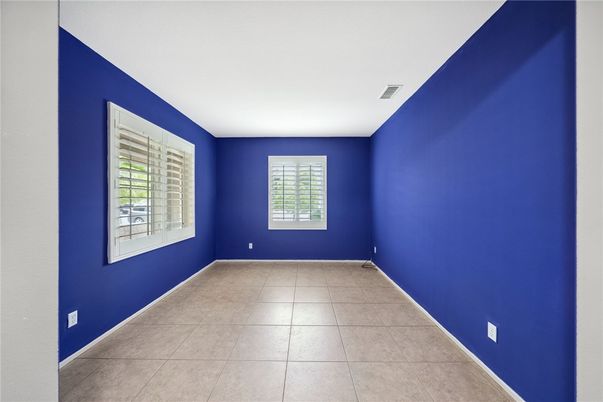 Empty room, Interior