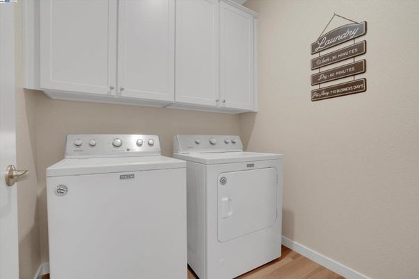 Interior, Washer, Wood Texture Flooring