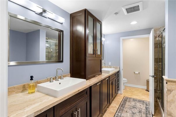 Bathroom, Dual Sink Vanities, Interior, Recessed Lighting