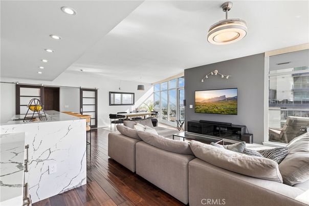 Interior, Kitchen, Living room, Pendant Lights, Piano, Recessed Lighting, Wood Texture Flooring
