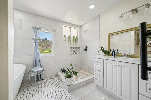 Bathroom, Interior, Recessed Lighting