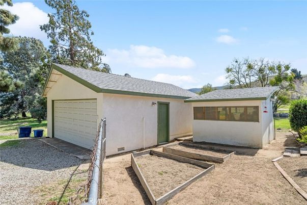 Detached Garage, Exterior