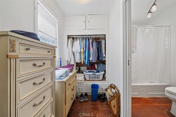 Bathroom, Interior, Walk-in Closets, Wood Texture Flooring