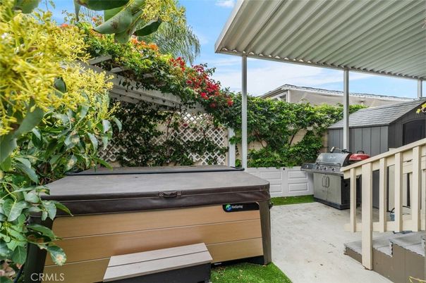 Exterior, Hot Tub