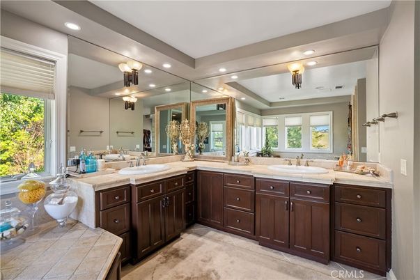 Bathroom, Dual Sink Vanities, Interior, Recessed Lighting