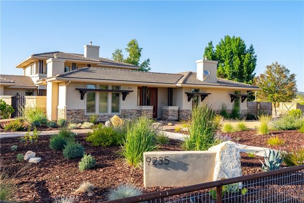 Backyard, Exterior, Facade, Modern