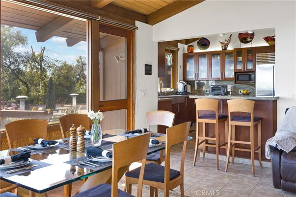 Dining room, Interior, Kitchen, Stainless Steel Appliances, Wooden Beams, Wooden Ceilings