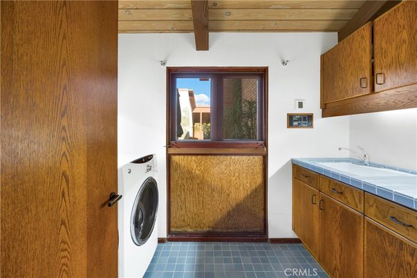 Interior, Washer, Wooden Beams, Wooden Ceilings