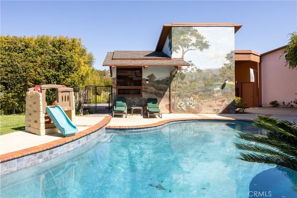 Exterior, Playground, Pool