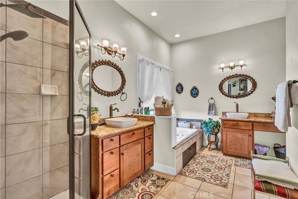 Bathroom, Dual Sink Vanities, Interior, Recessed Lighting