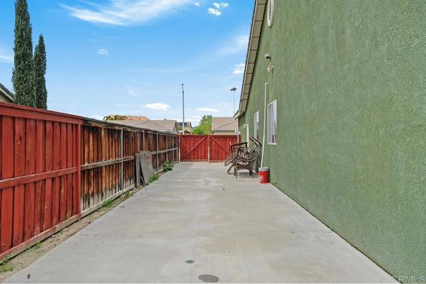 Backyard, Exterior