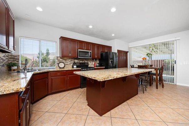 Dining room, Interior, Kitchen, Recessed Lighting, Stainless Steel Appliances