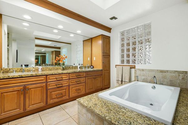 Bathroom, Dual Sink Vanities, Interior, Recessed Lighting