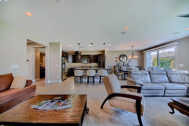 Chandelier, Dining room, Interior, Kitchen, Living room, Pendant Lights, Recessed Lighting, Stainless Steel Appliances