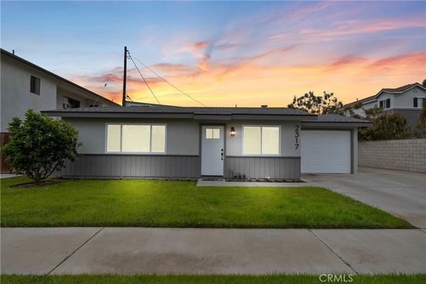 Attached, Exterior, Facade, Ranch