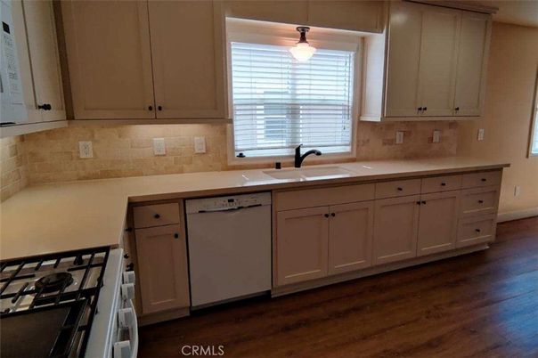 Interior, Kitchen, Pendant Lights, Wood Texture Flooring