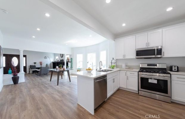 Dining room, Interior, Kitchen, Recessed Lighting, Stainless Steel Appliances, Wood Texture Flooring