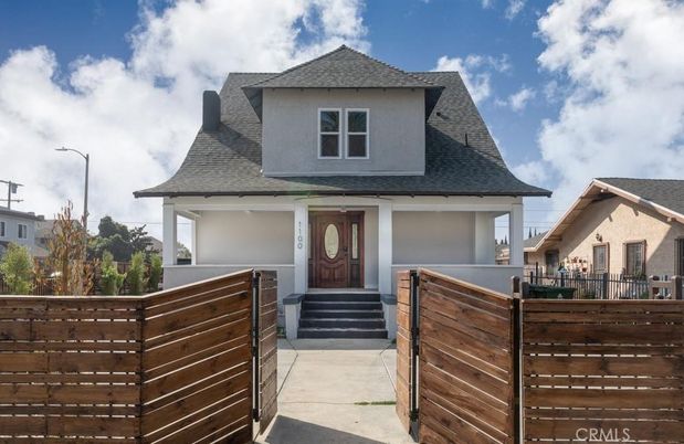 Attached, Exterior, Facade, None