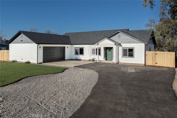Attached, Exterior, Facade, Ranch