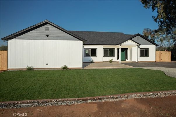 Exterior, Facade, Ranch
