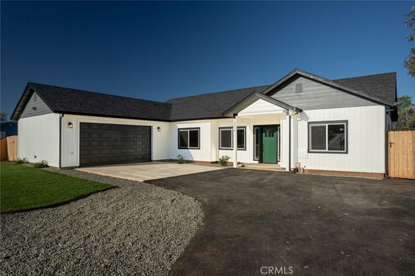 Attached, Exterior, Facade, Farmhouse