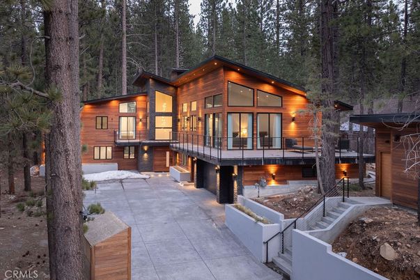 Exterior, Facade, Modern