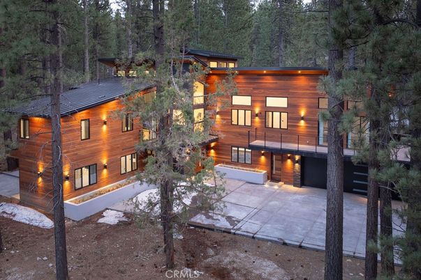 Exterior, Facade, Log Home