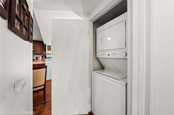 Interior, Utility Closets, Washer, Wood Texture Flooring