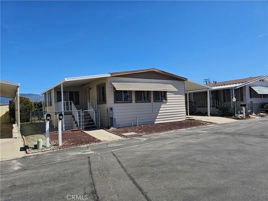 Exterior, Facade, Ranch