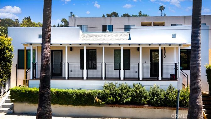 Exterior, Facade, Modern