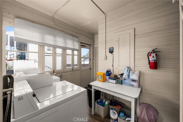 Interior, Washer, Wood Texture Flooring, Wooden Walls