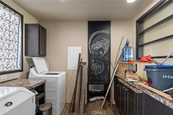 Interior, Washer, Wood Texture Flooring